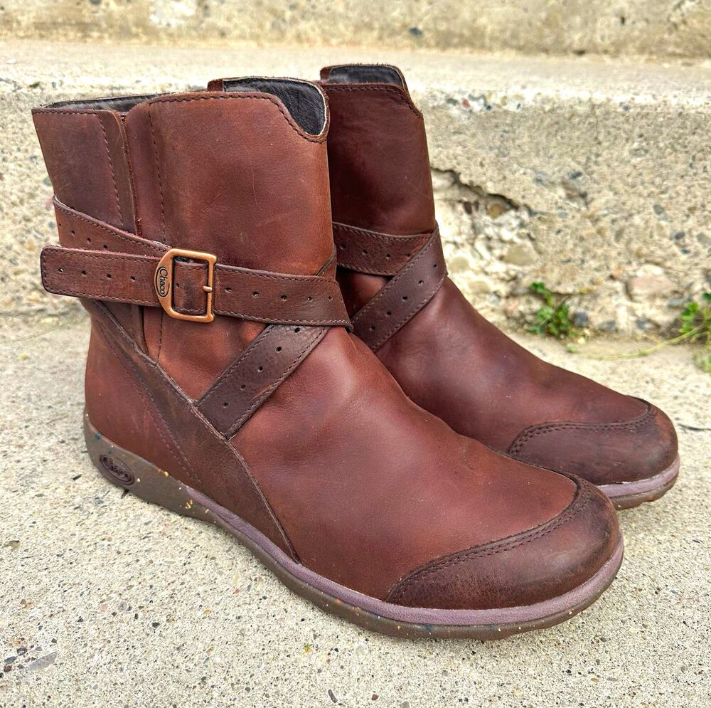 Chaco Skye Boots Womens 10.5 Mahogany Brown Leather Buckle Ankle J106748